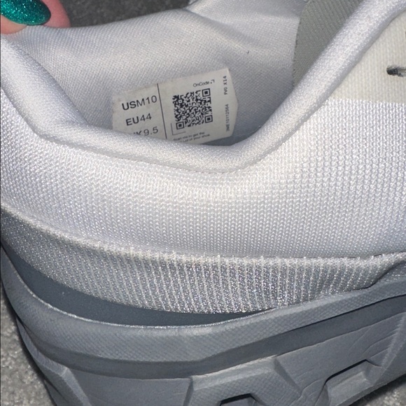 On Running Men's White Athletic Shoes - Picture 7 of 7